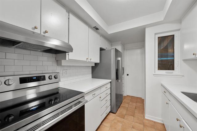 9654 Westview Drive 9, Houston, TX 77055