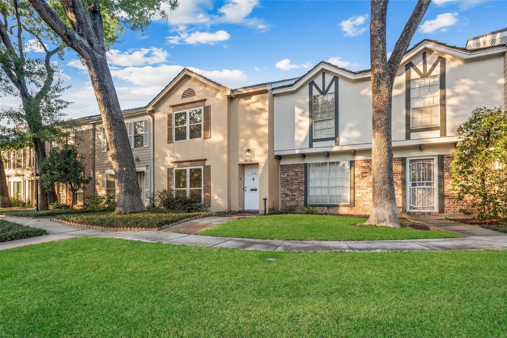 9654 Westview Drive 9, Houston, TX 77055