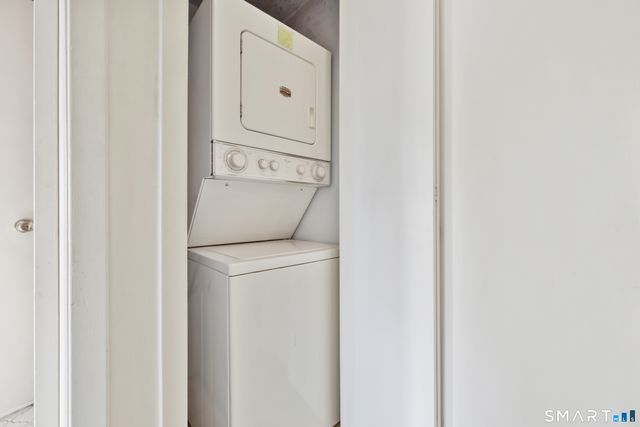 61 Riverside Avenue 14, Stamford, CT 06905