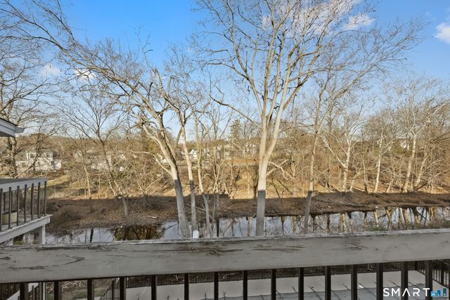 61 Riverside Avenue 14, Stamford, CT 06905