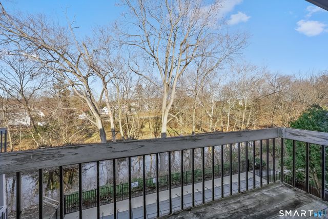 61 Riverside Avenue 14, Stamford, CT 06905