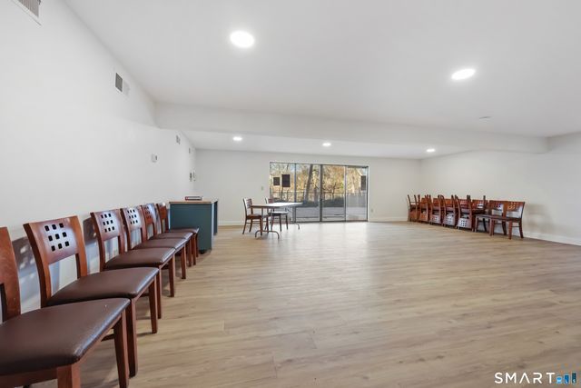 61 Riverside Avenue 14, Stamford, CT 06905