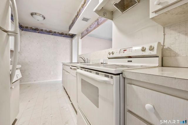 61 Riverside Avenue 14, Stamford, CT 06905