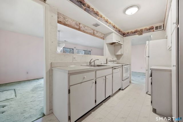 61 Riverside Avenue 14, Stamford, CT 06905