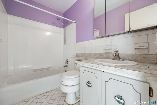 61 Riverside Avenue 14, Stamford, CT 06905