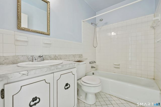 61 Riverside Avenue 14, Stamford, CT 06905