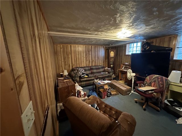 311 Margaret St, Jeannette, PA 15644
