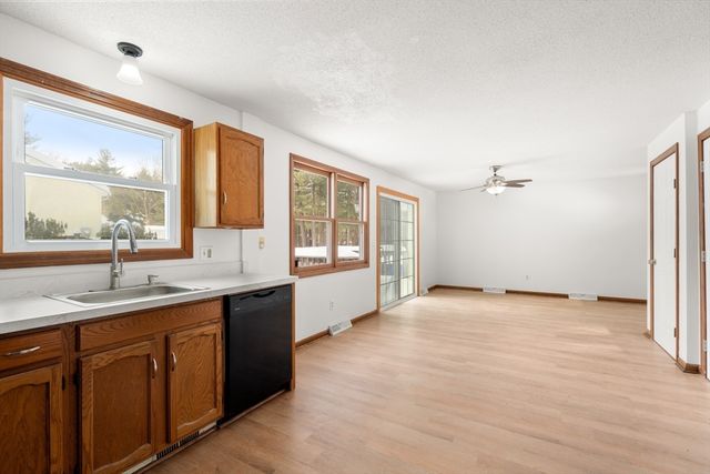 25 Laurelwood Lane, Springfield, MA 01128