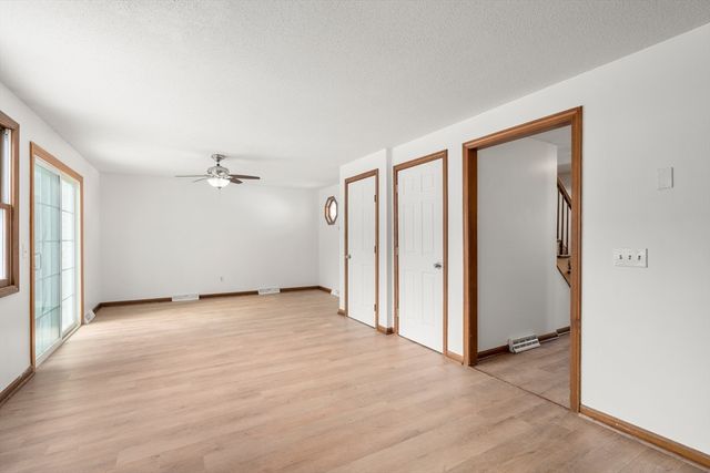 25 Laurelwood Lane, Springfield, MA 01128