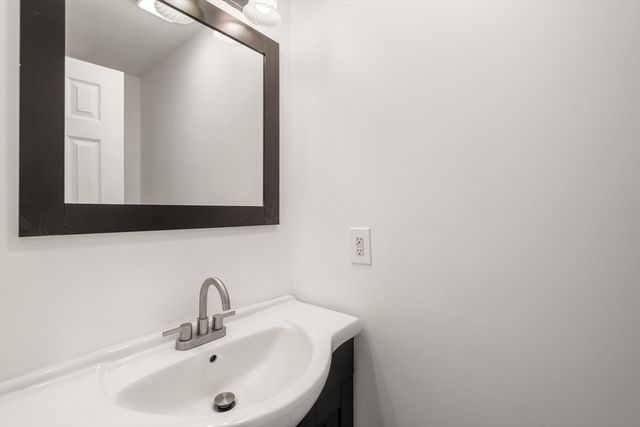 25 Laurelwood Lane, Springfield, MA 01128