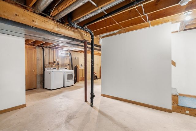 25 Laurelwood Lane, Springfield, MA 01128