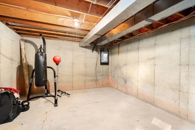 25 Laurelwood Lane, Springfield, MA 01128