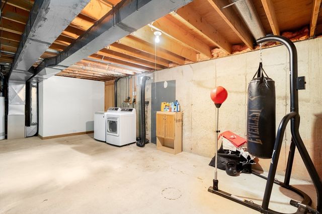 25 Laurelwood Lane, Springfield, MA 01128