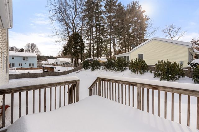 25 Laurelwood Lane, Springfield, MA 01128