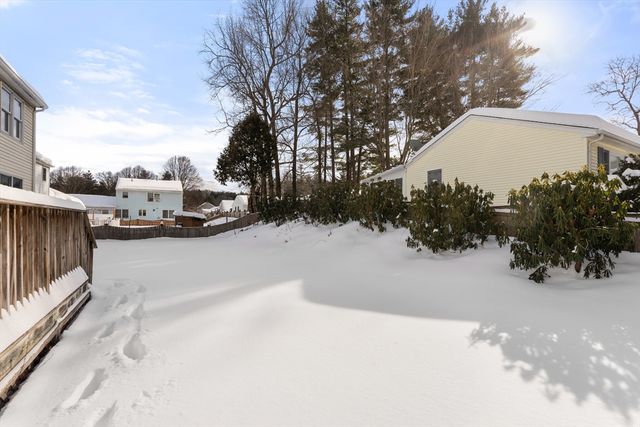 25 Laurelwood Lane, Springfield, MA 01128