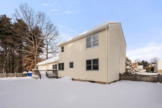 25 Laurelwood Lane, Springfield, MA 01128