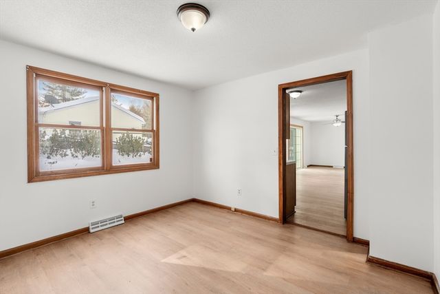 25 Laurelwood Lane, Springfield, MA 01128