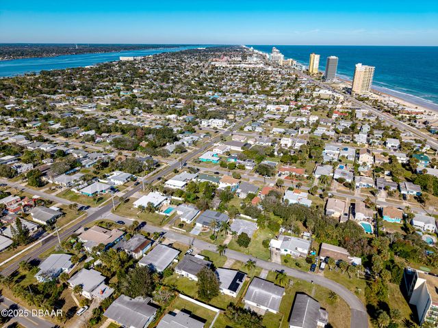 417 Manhattan Avenue, Daytona Beach, FL 32118