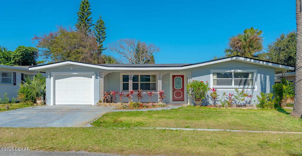 417 Manhattan Avenue, Daytona Beach, FL 32118