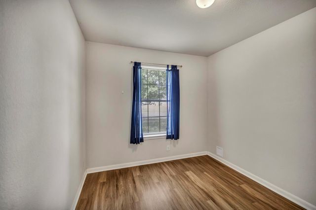 216 Meadowside DR, Hutto, TX 78634