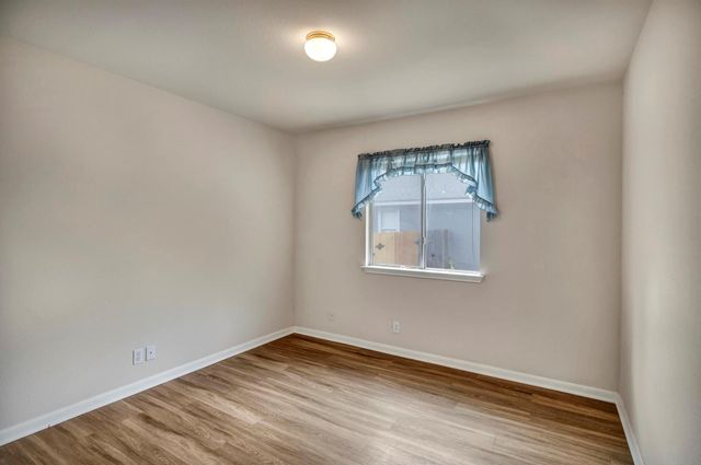 216 Meadowside DR, Hutto, TX 78634