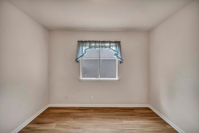 216 Meadowside DR, Hutto, TX 78634