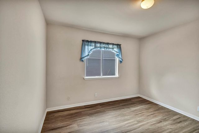 216 Meadowside DR, Hutto, TX 78634