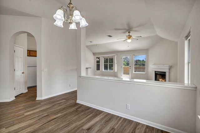 216 Meadowside DR, Hutto, TX 78634