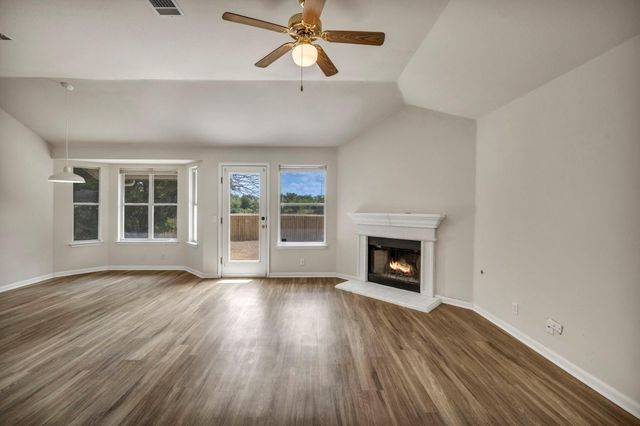 216 Meadowside DR, Hutto, TX 78634