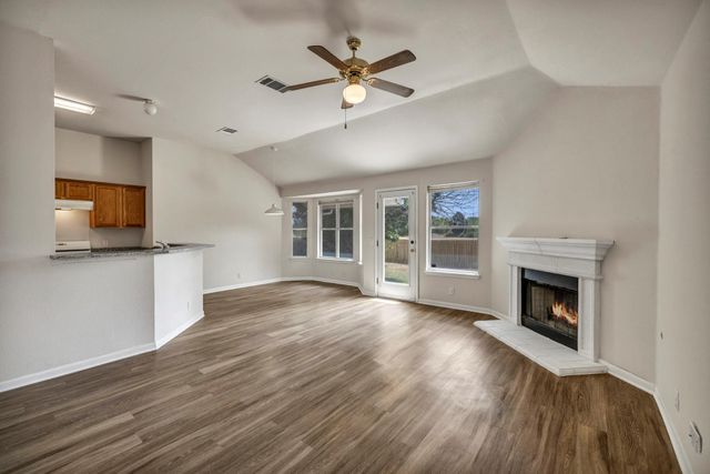 216 Meadowside DR, Hutto, TX 78634