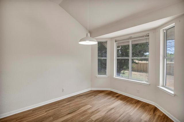 216 Meadowside DR, Hutto, TX 78634
