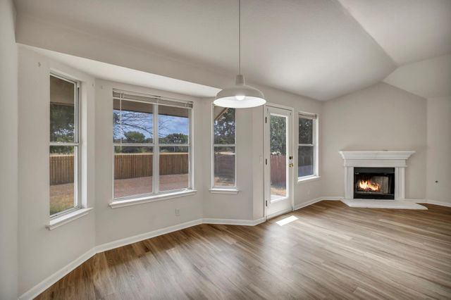 216 Meadowside DR, Hutto, TX 78634