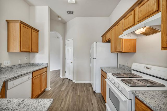 216 Meadowside DR, Hutto, TX 78634
