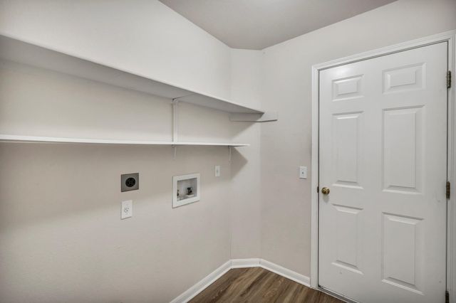 216 Meadowside DR, Hutto, TX 78634