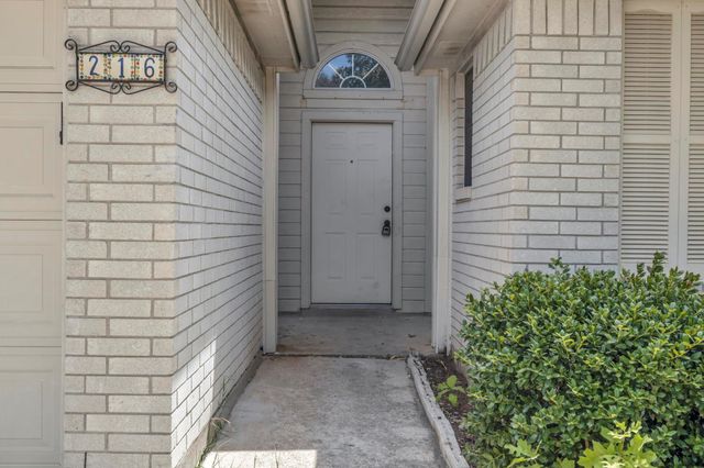 216 Meadowside DR, Hutto, TX 78634