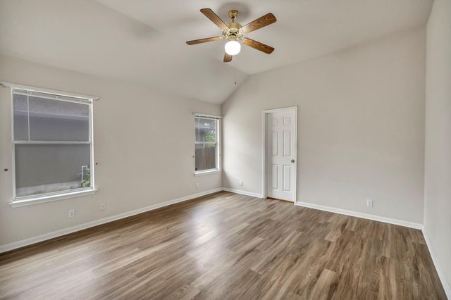 216 Meadowside DR, Hutto, TX 78634