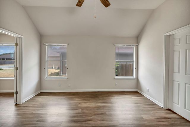 216 Meadowside DR, Hutto, TX 78634