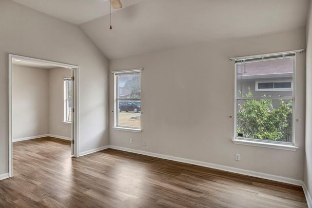 216 Meadowside DR, Hutto, TX 78634