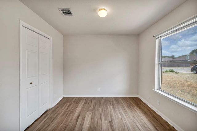 216 Meadowside DR, Hutto, TX 78634