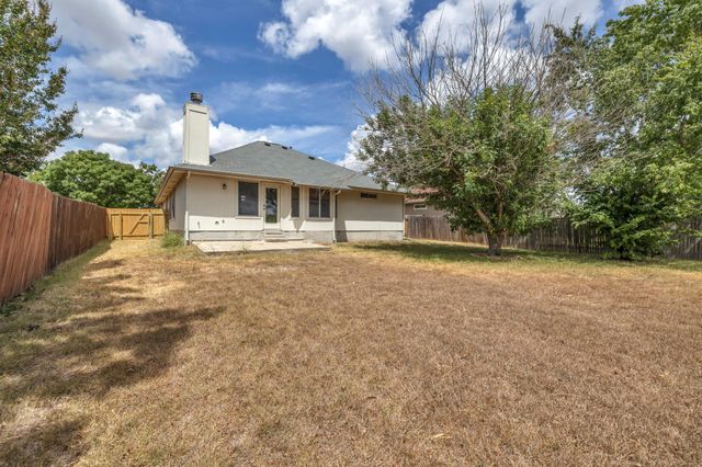 216 Meadowside DR, Hutto, TX 78634