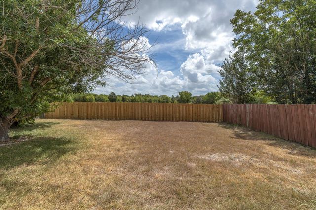 216 Meadowside DR, Hutto, TX 78634