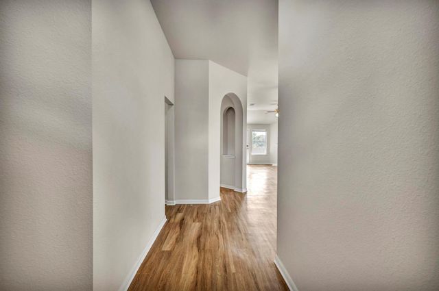 216 Meadowside DR, Hutto, TX 78634