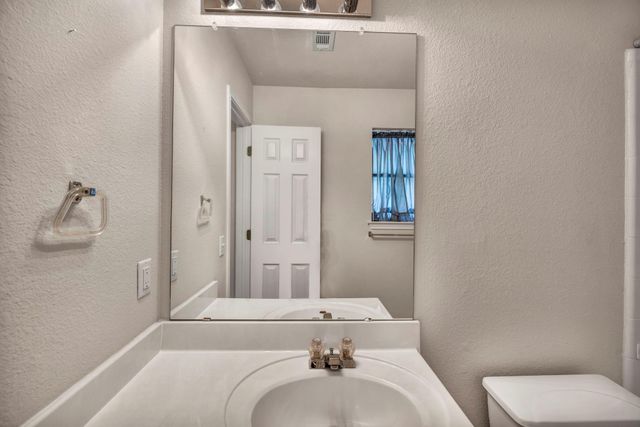 216 Meadowside DR, Hutto, TX 78634