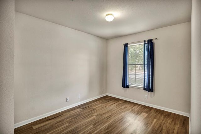 216 Meadowside DR, Hutto, TX 78634