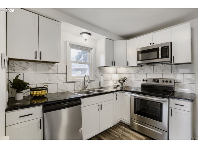 2004 E 30TH St, Vancouver, WA 98663