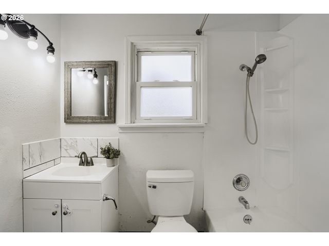 2004 E 30TH St, Vancouver, WA 98663