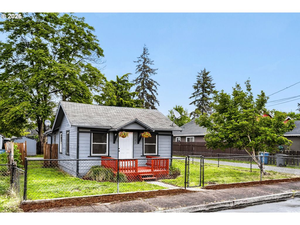 2004 E 30TH St, Vancouver, WA 98663