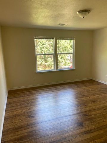 823 Monterrey ST, Lockhart, TX 78644