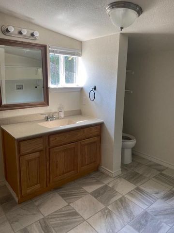 823 Monterrey ST, Lockhart, TX 78644