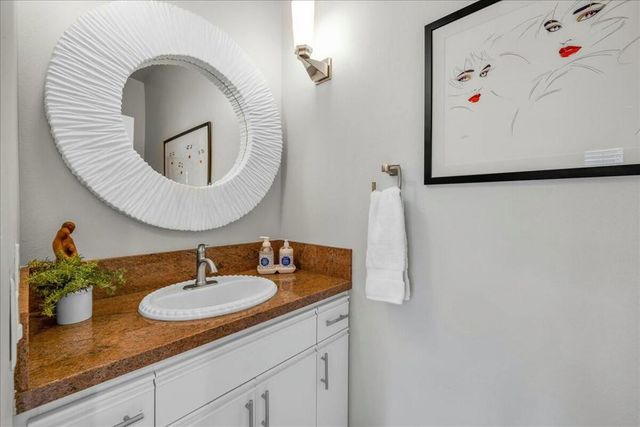 169 Lake Shore Drive, Rancho Mirage, CA 92270